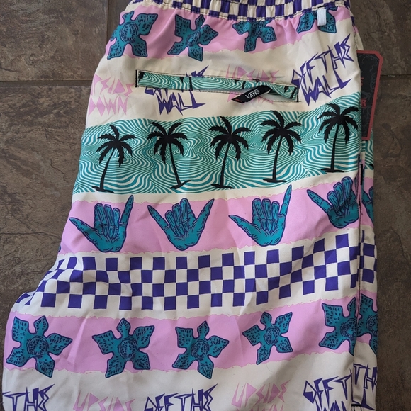 Vans x Stranger things board shorts - Picture 2 of 4
